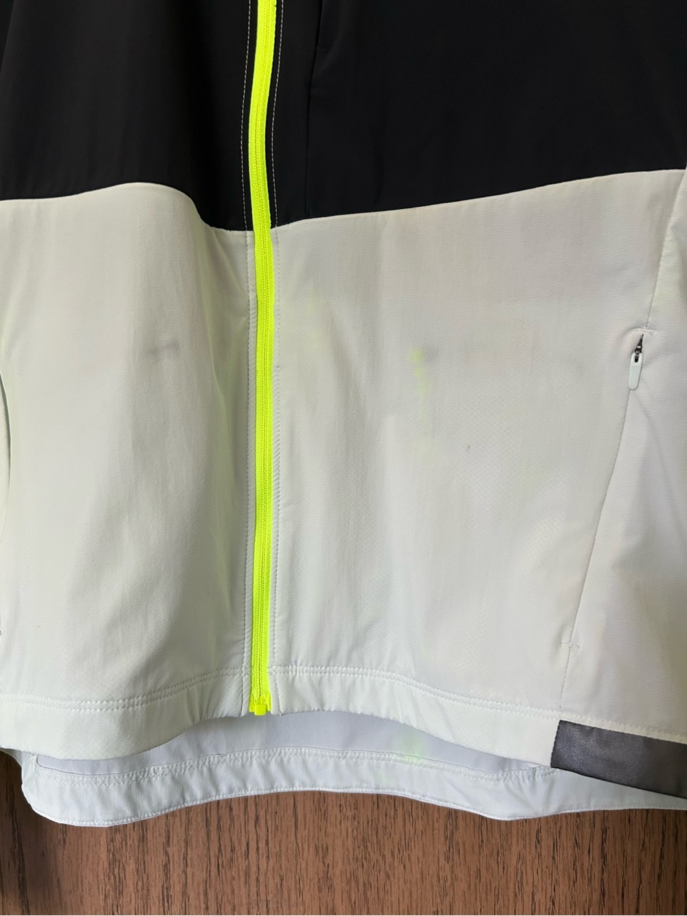 Brooks Running Jacket - Women’s Med - Picture 7 of 8